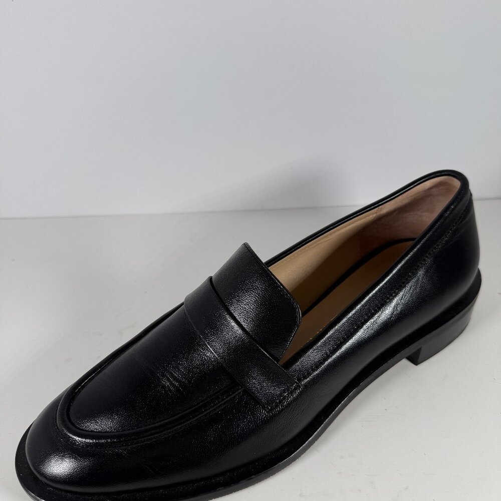 Stuart Weitzman Women's Size 10 Leather Loafers Slip-Ons Classic Fall Style Flat